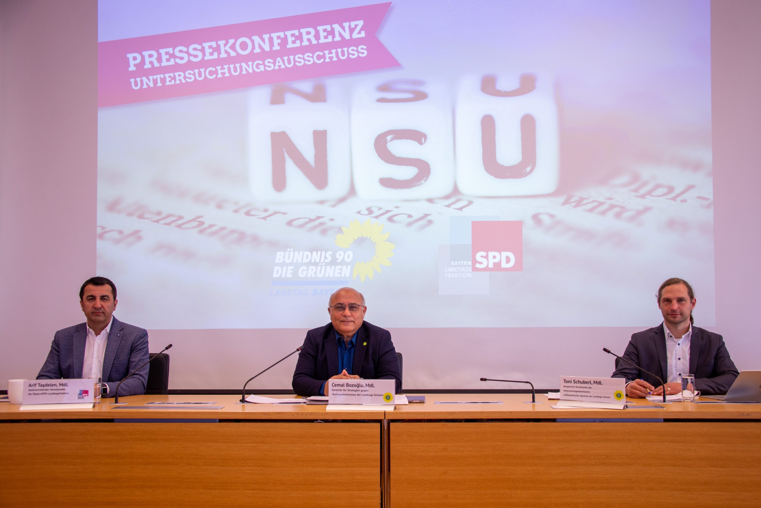 Im Bild zu sehen von links: MdL Arif Tasdelen (SPD), Cemal Bozoglu (Bündnis 90 / Die Grünen) und Toni Schuberl (Bündnis 90 / Die Grünen)